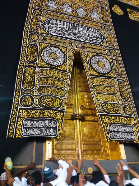 mecca-saudi-arabia-march-golden-doors-holy-kaaba-closeup-covered-kiswah-massive-lock-doors-mecca-saudi-144217177